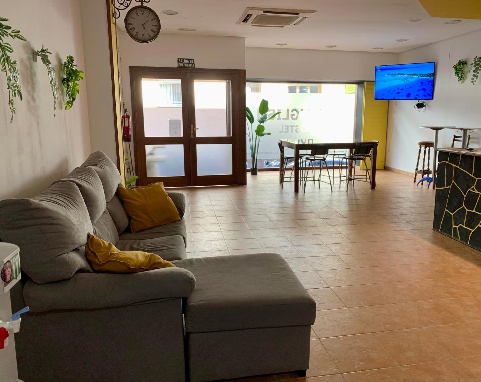 Spanglish Hostel Бенідорм Екстер'єр фото