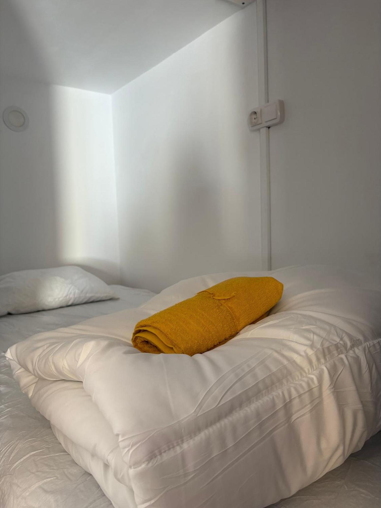 Spanglish Hostel Бенідорм Екстер'єр фото