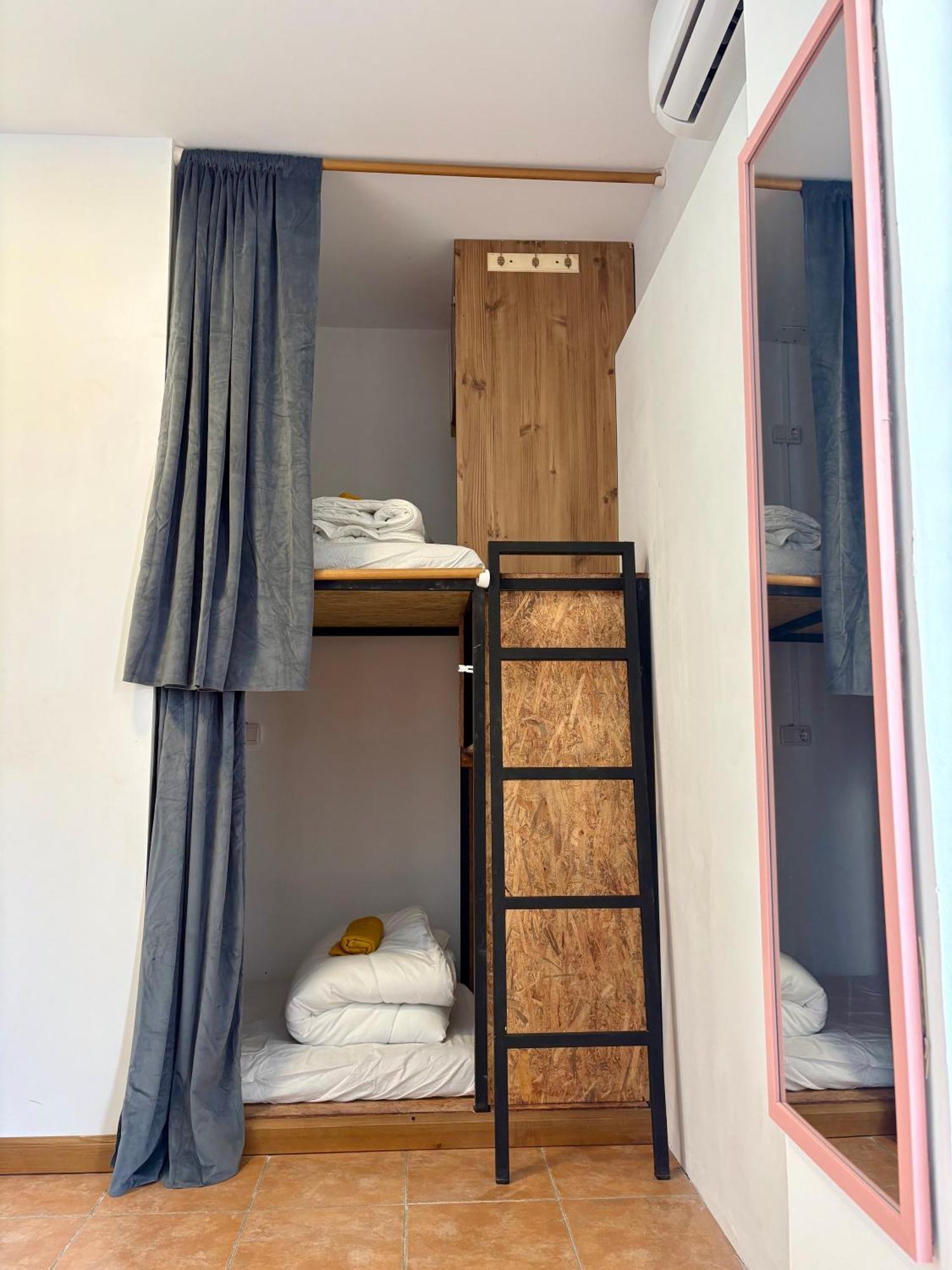 Spanglish Hostel Бенідорм Екстер'єр фото