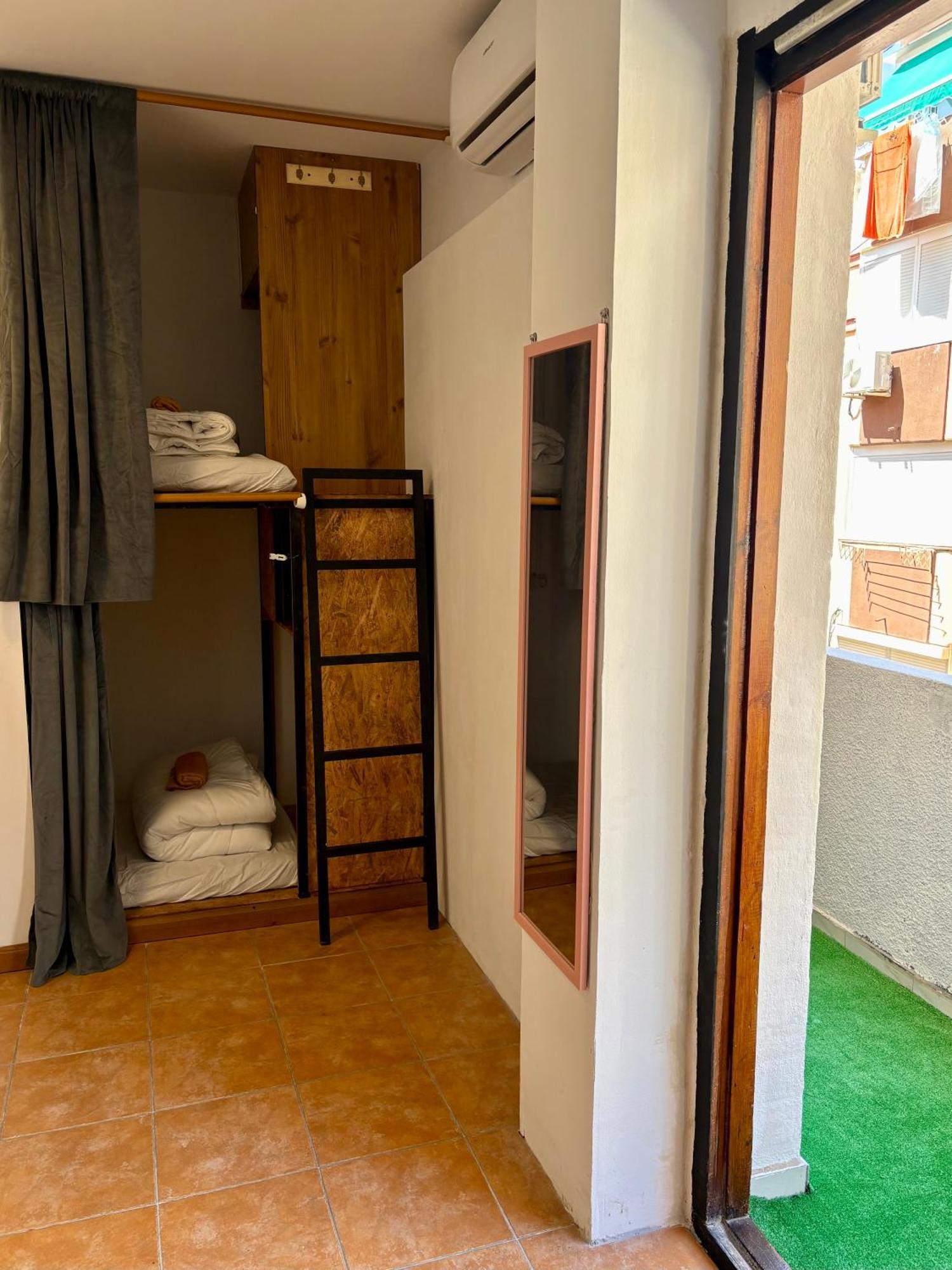 Spanglish Hostel Бенідорм Екстер'єр фото