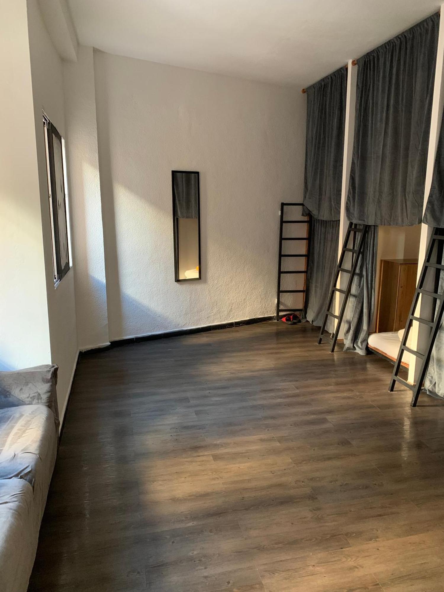 Spanglish Hostel Бенідорм Номер фото